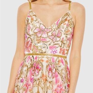 ✔️#29 BNWT MAC DUGGAL 
FLORAL EMBELLISHED SPAGHETTI STRAP GOWN #5671